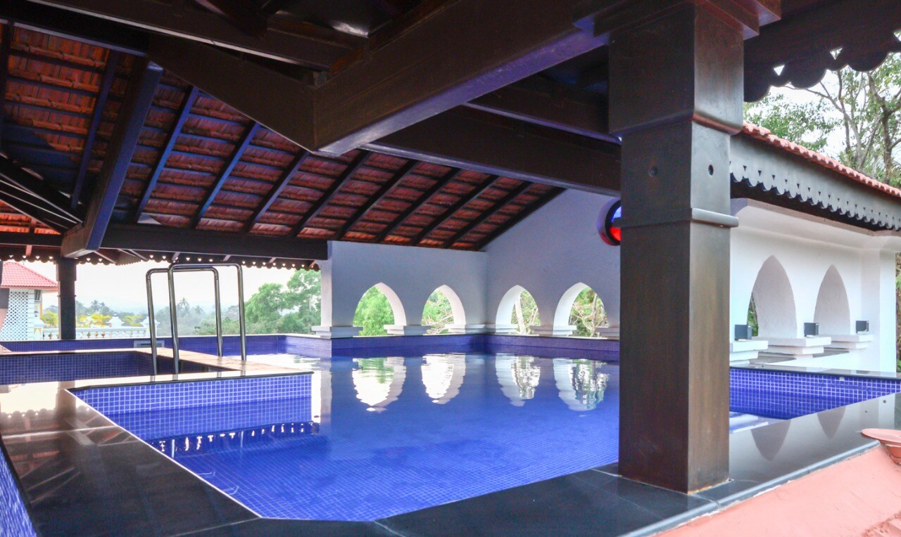 Luxirious 4BHK villa with roof top Pool in Anjuna Goa - Tap to explore photos