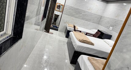 Dhruthi Residency Room Type - Luxury room 1