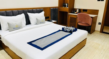 Pravasa Stay, Bapat Square Room Type - Premium Room