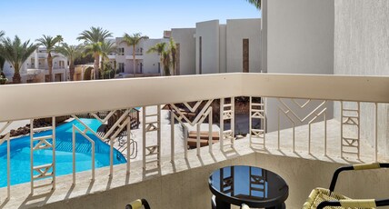 DoubleTree by Hilton Sharks Bay Resort Room Type - TWIN PREMIUM POOL VIEW