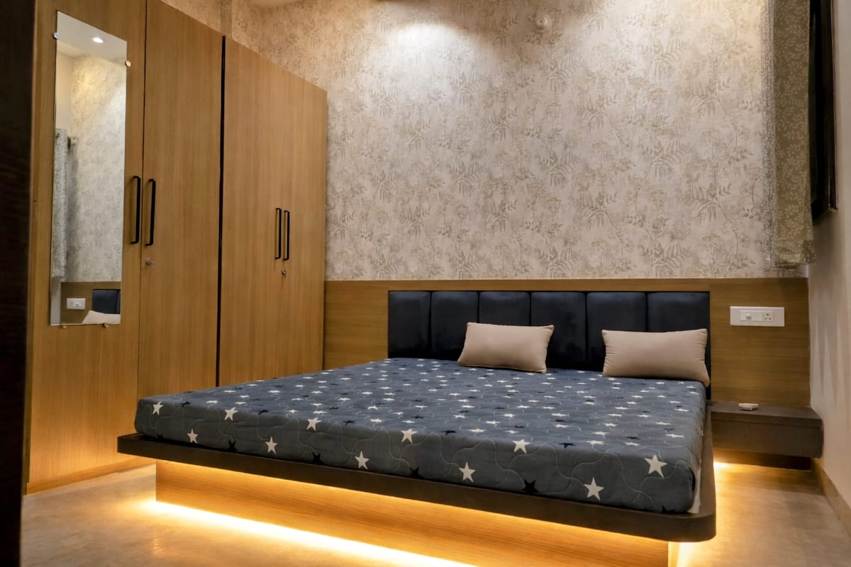UrbanBliss Divine Cozy Luxury 1BHK Nr Vijay Nagar - Tap to explore photos