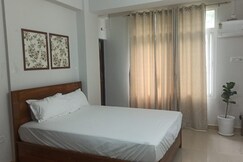 La Vita Oasis MC Road