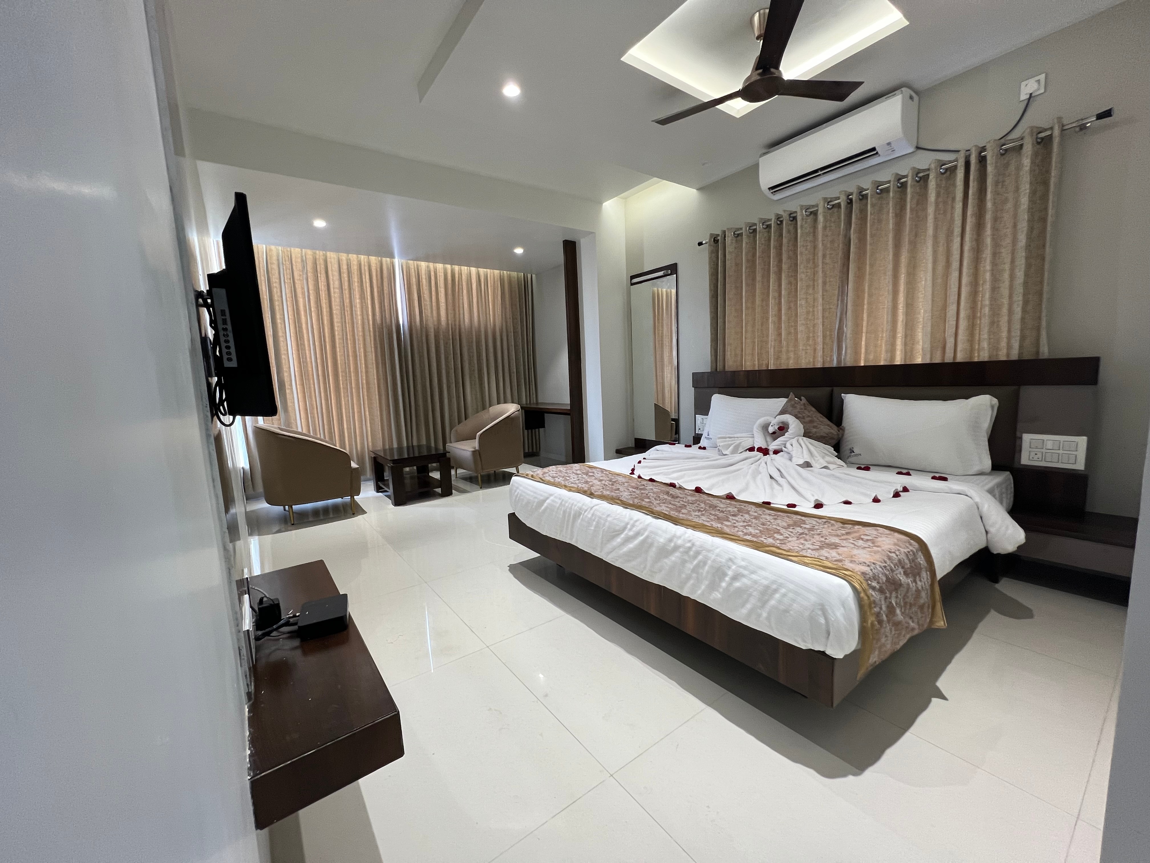 BRINDAVAN RESIDENCY YATRI NIVAS - Tap to explore photos