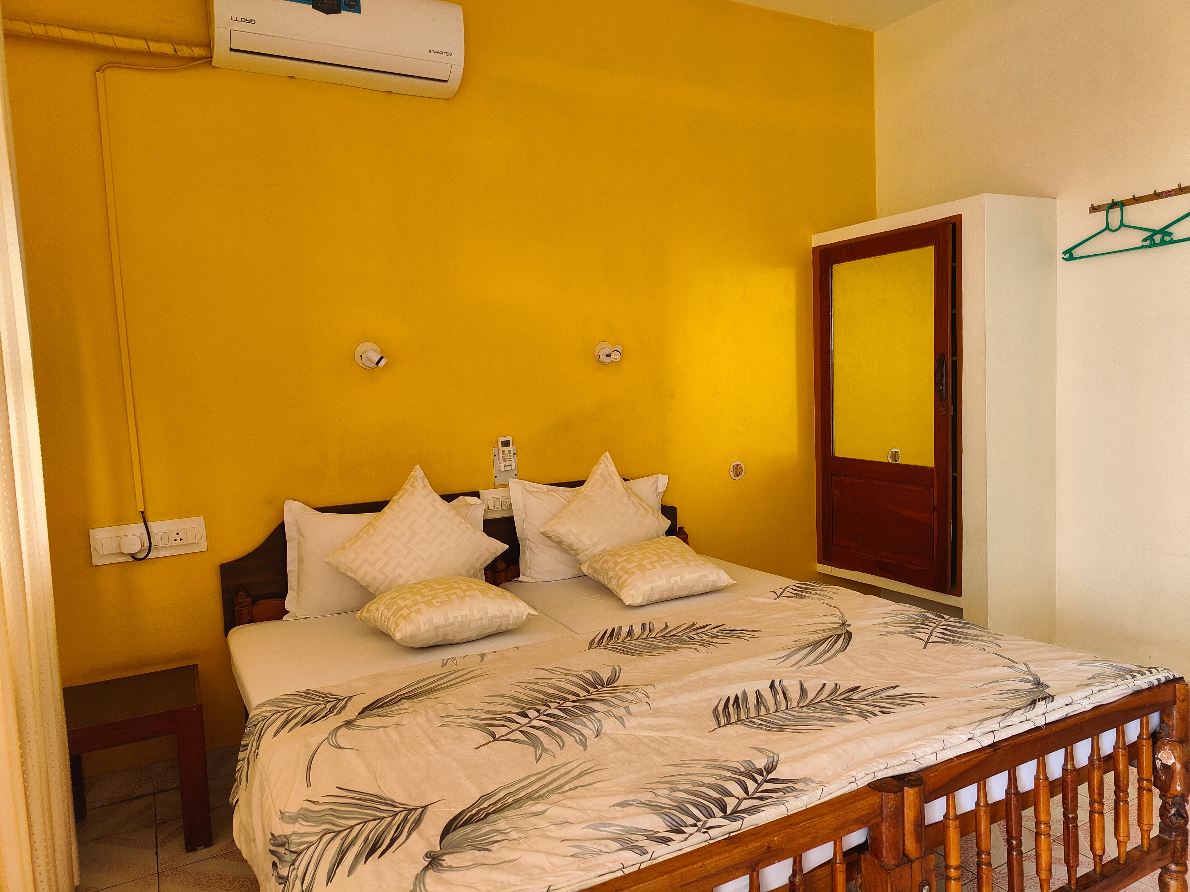 Hotel Thiruvathira - Tap to explore photos