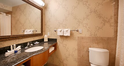 Best Western Plus Silver Saddle Inn Room Type - 1 King Bed, Non-Smoking, Mountain View, Microwave And Refrigerator, High Speed Internet Access, Full Best Western Plus Silver Saddle Inn Room Type - 1 King Bed, Non-Smoking, Mountain View, Microwave And Refrigerator, High Speed Internet Access, Full