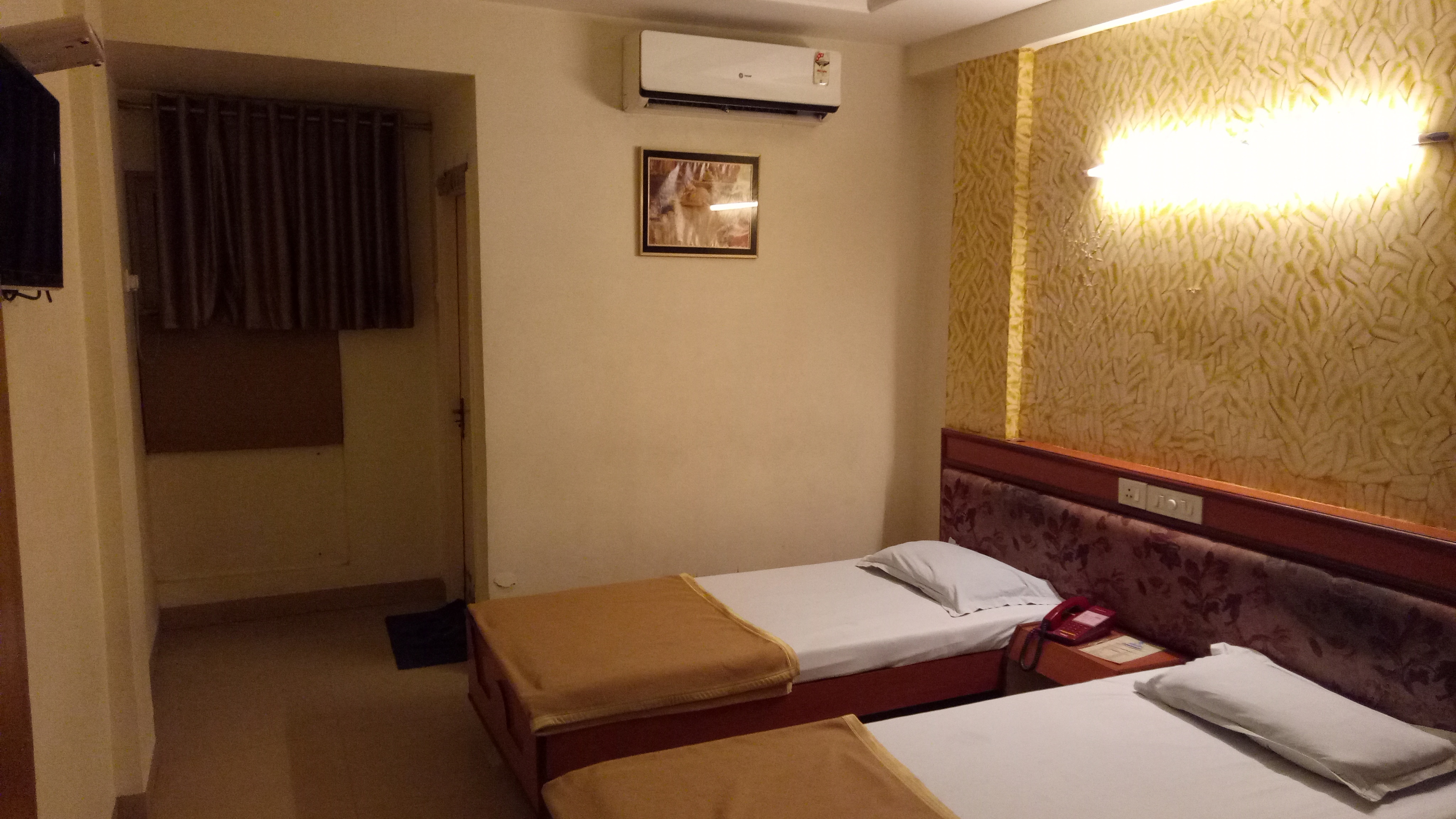 Hotel Alpha - Tap to explore photos