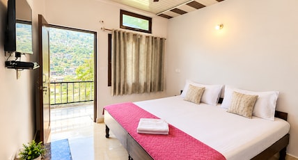 Omji Niwas - Shiv Ganga Room Type - Deluxe Double Room 