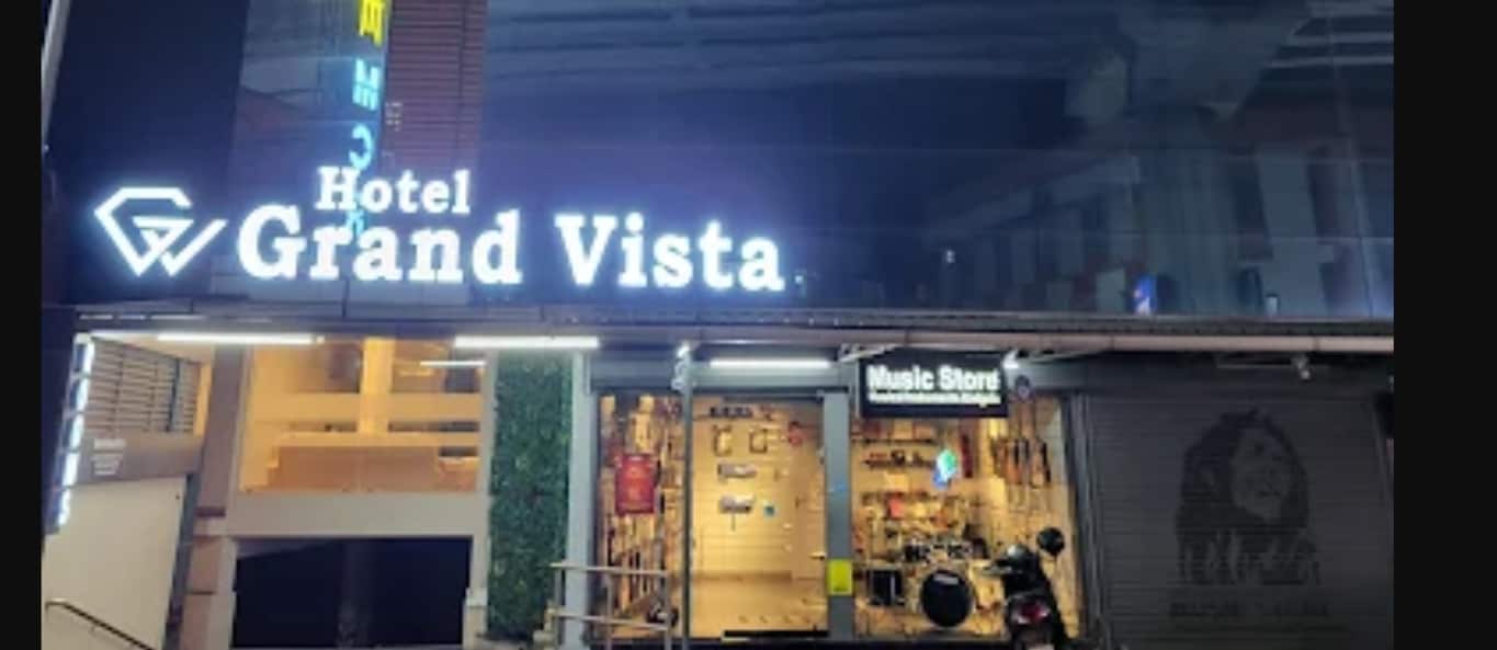 Hotel Grand Vista - Tap to explore photos