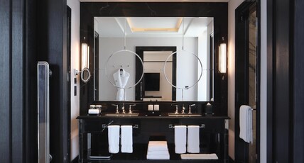 Waldorf Astoria Doha West Bay by Hilton Room Type - TWO QUEEN BEDS PREMIER RM