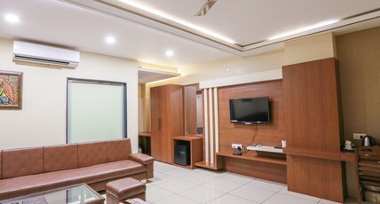 Sunrise Hotel at Elite Circle Room Type - Suite Room with Sofa