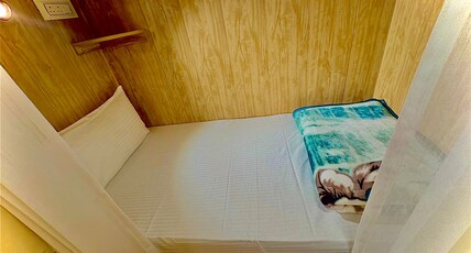 Cannaught Stays Room Type - Mixed Dormitory