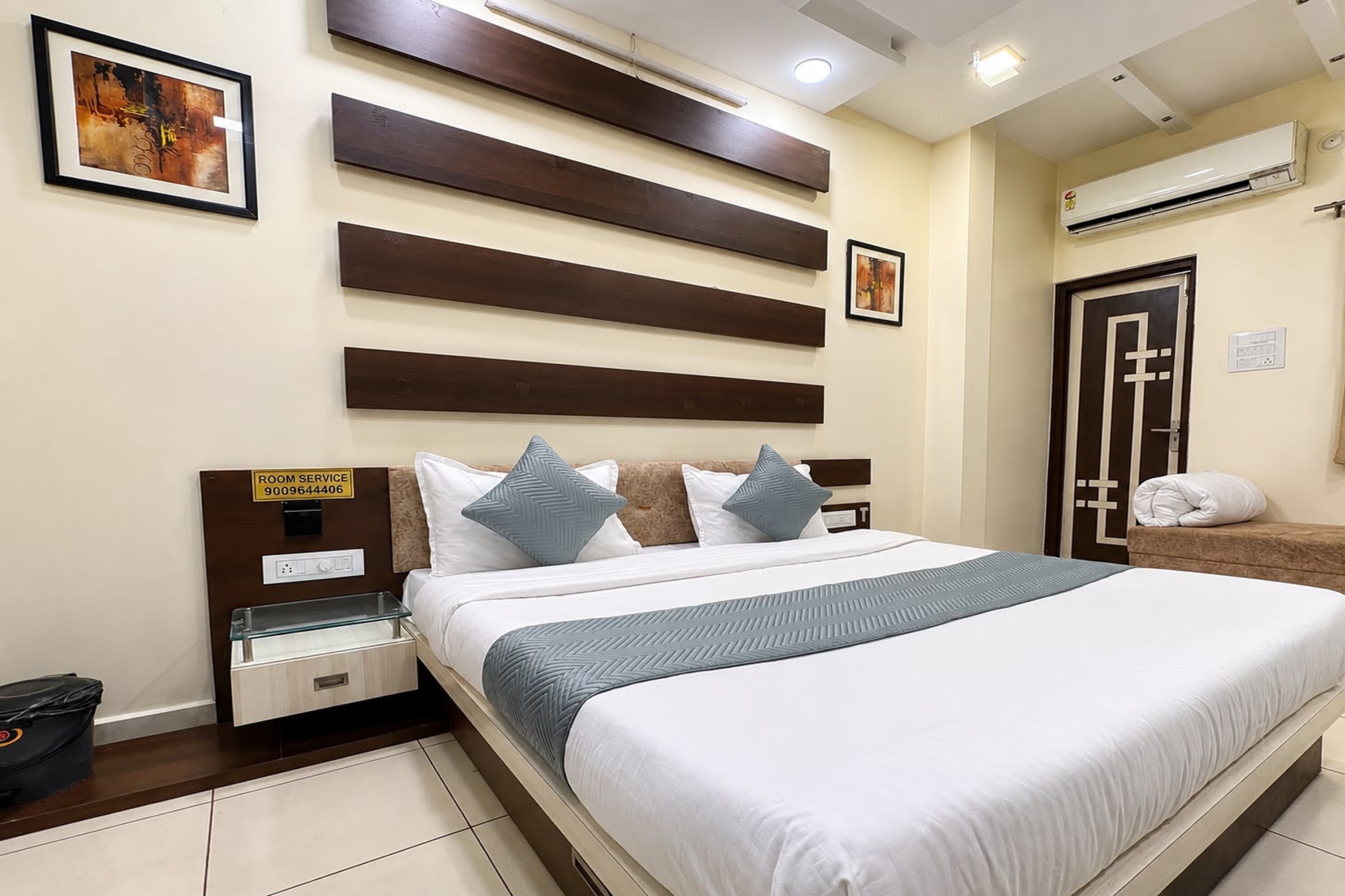 Hotel Anantshree near Mahakaleshwar Temple Ujjain - Tap to explore photos