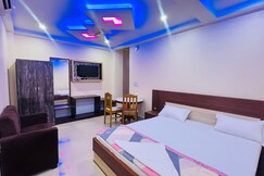 The Everest Hotel
