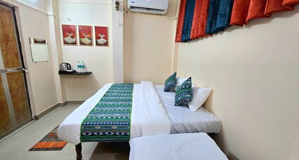Zipcode Kashi Room Type - Premium Triple Room
