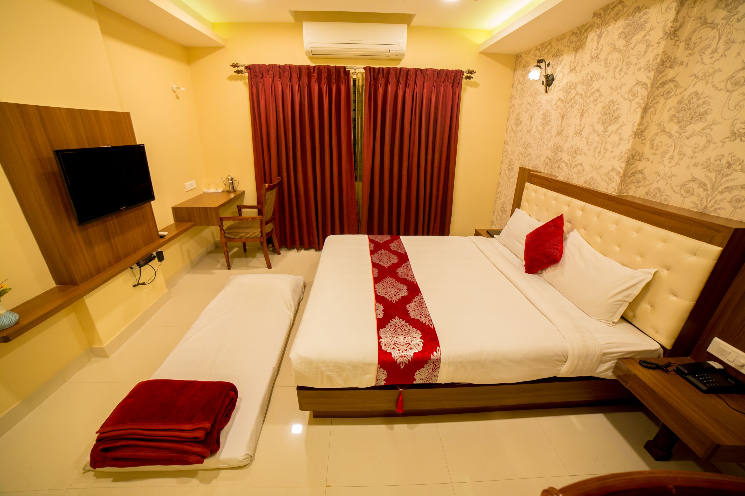 Hotel Mahalakshmi Residency - Tap to explore photos