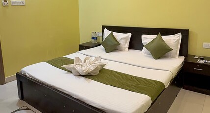 Nityananda Inn | On The Grand Road Room Type - Deluxe Room