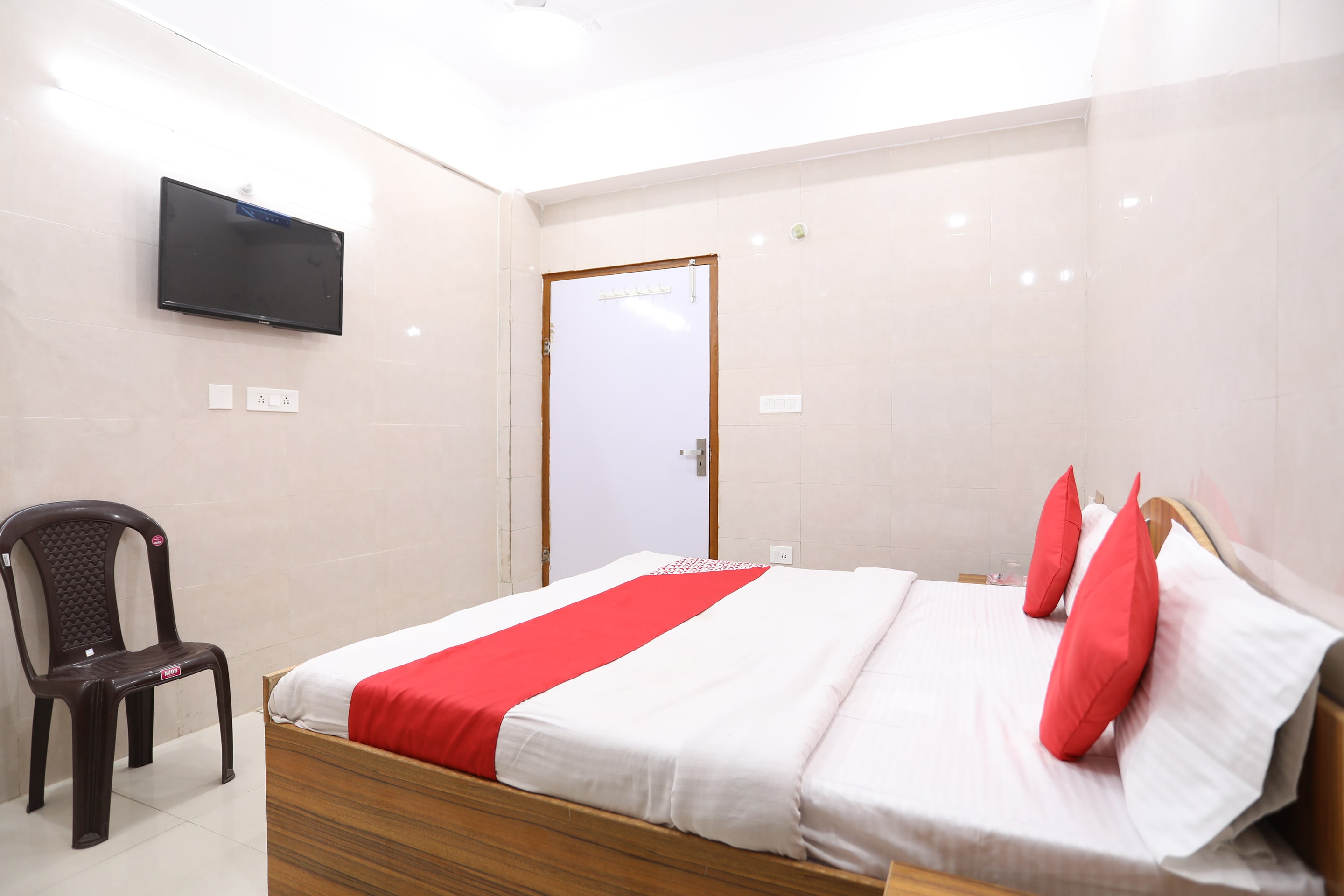 Hotel O Shree Raghuvar Dham - Tap to explore photos