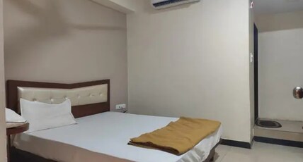 FabHotel SK Galaxy Room Type - Deluxe Room