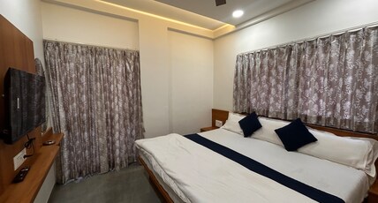 Hotel Shankara Hill's Room Type - Deluxe AC Room
