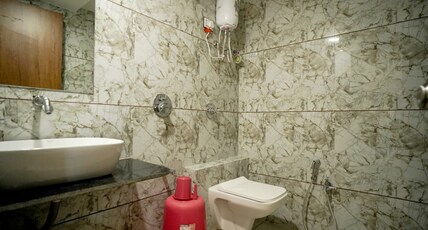Hotel Mahaveer Room Type - Deluxe double bed Room