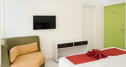 Comfort Stay - Near Airport Room Type - Executive Room Comfort Stay - Near Airport Room Type - Executive Room