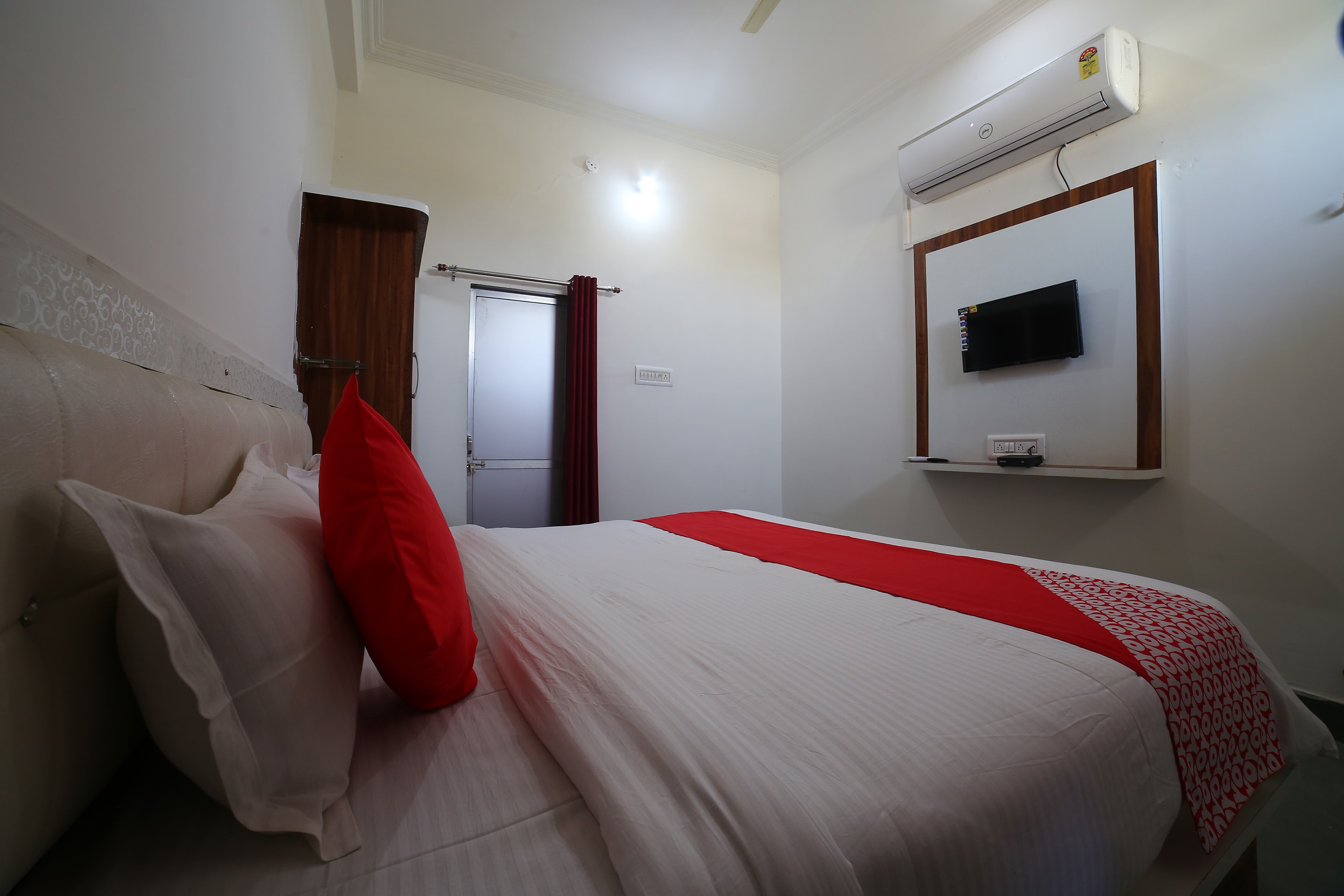 Hotel O Rawat - Tap to explore photos