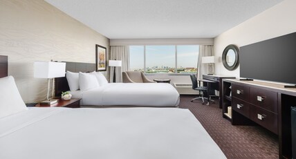 Crowne Plaza Phoenix Airport (Pet-friendly) Room Type - 2 Queen Beds Premium