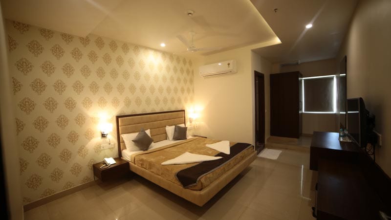 SRM Grands - Tap to explore photos