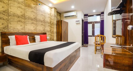 Capital O 48322 Hotel Highway View Room Type - Deluxe