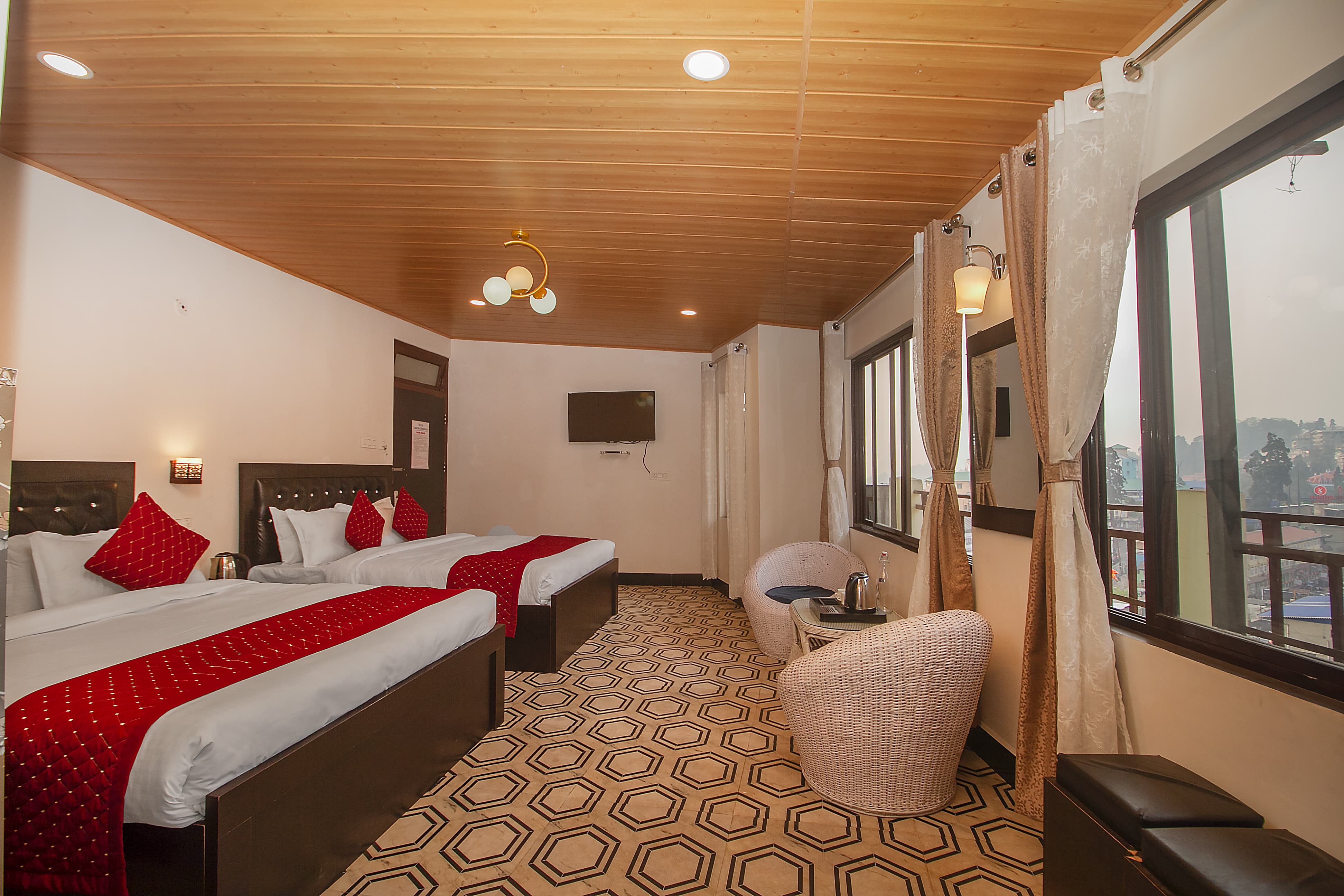 Hotel Comfort Residency Darjeeling with Mountain View - Tap to explore photos