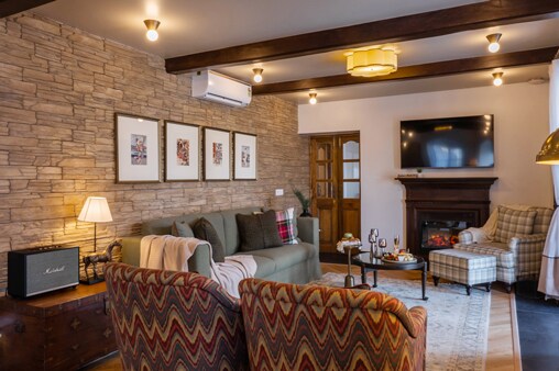 LohonoStays Airyland 6 Bedroom - Tap to explore photos