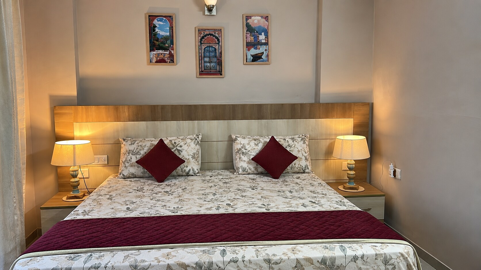 Radhe Bliss - A Cozy Room - Tap to explore photos