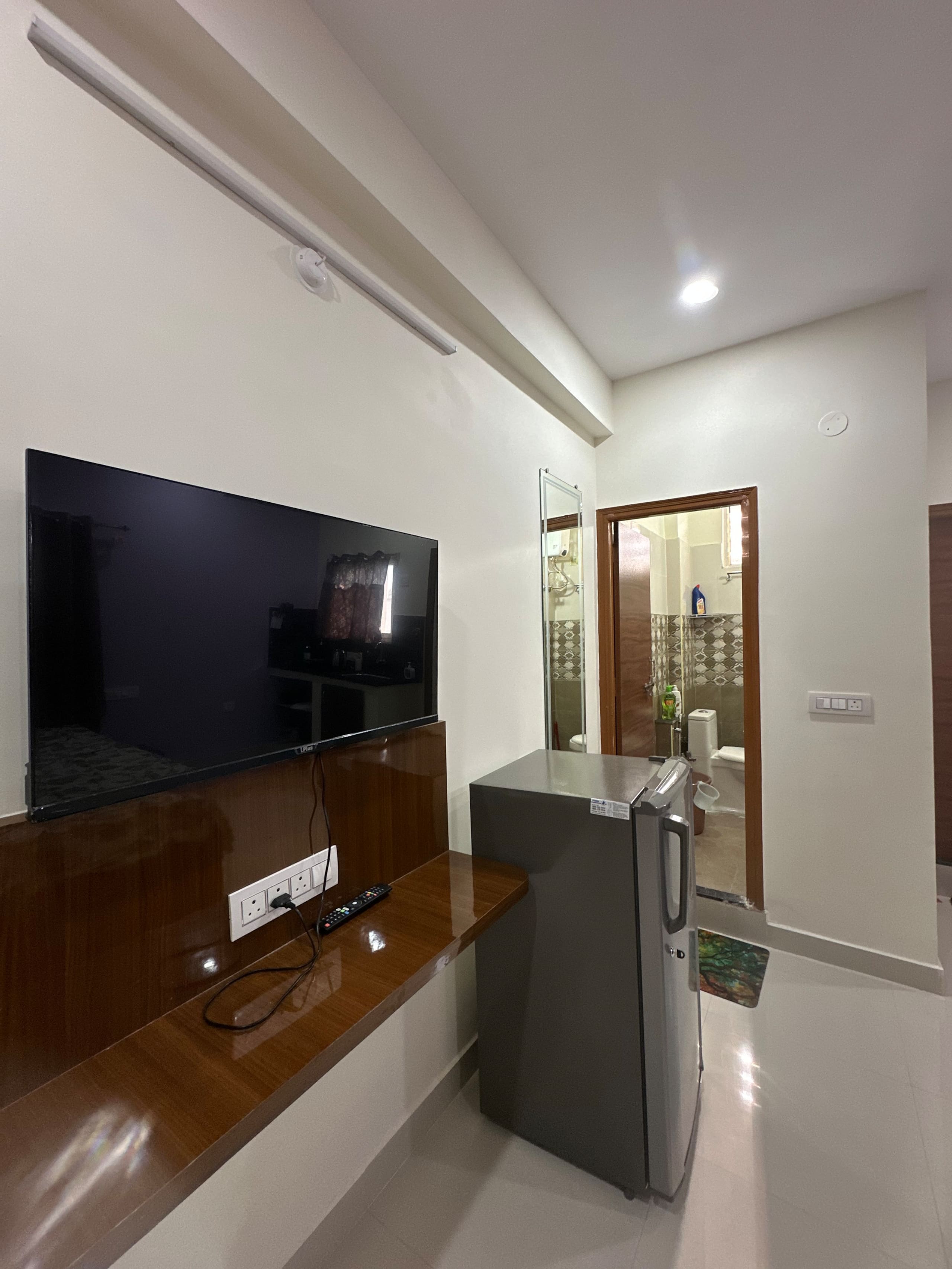 Peaceful Flat Near AIG Wipro ISB US Consulate - Tap to explore photos