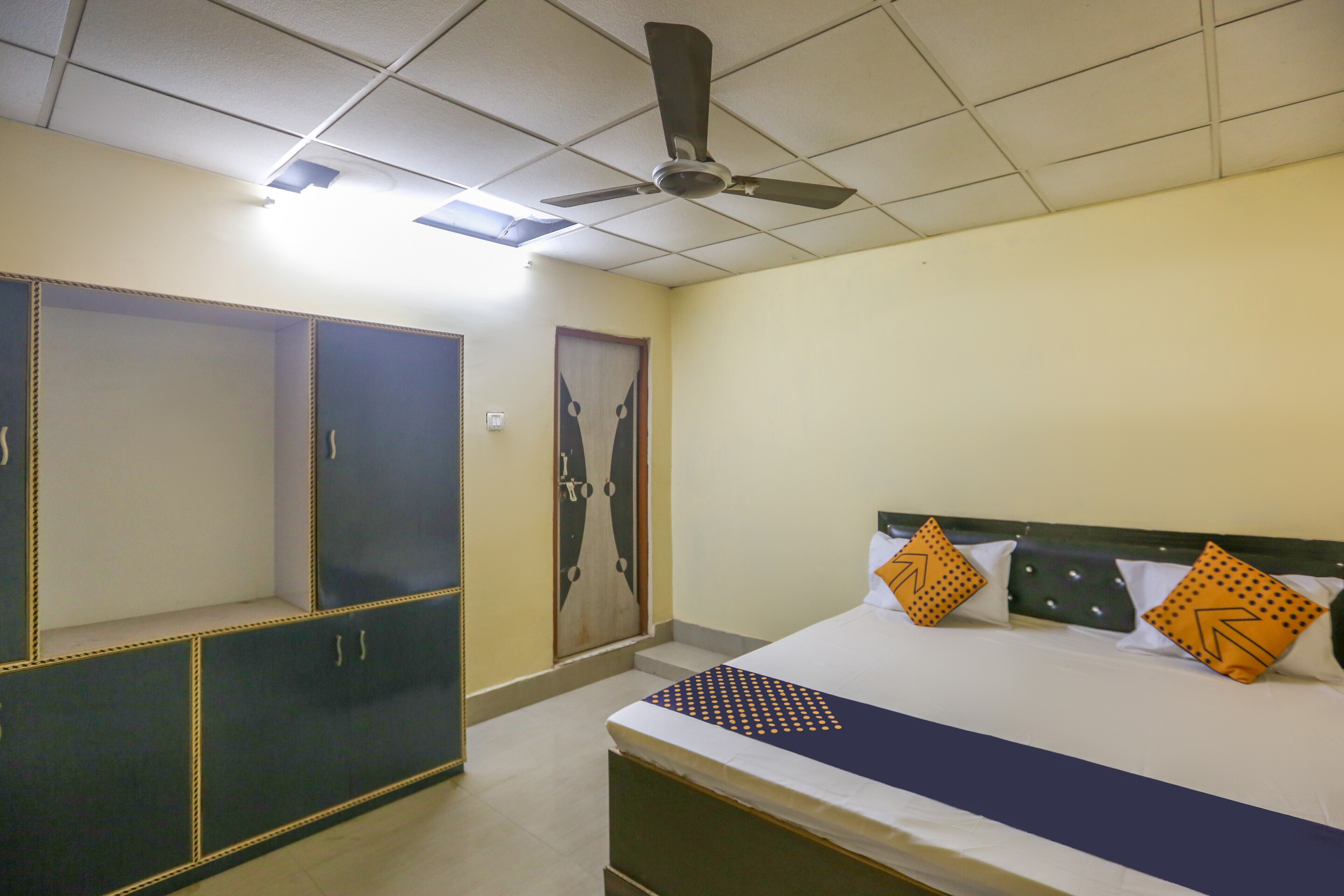 SPOT ON Hotel Sai bhadawar - Tap to explore photos
