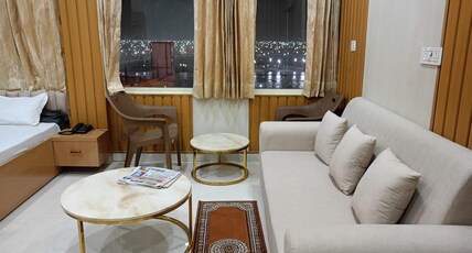 Shri Narayanam Dharamshala Room Type - Luxury Room with river view