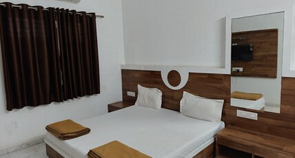 Hotel Sayali Room Type - Deluxe Ac rooms Hotel Sayali Room Type - Deluxe Ac rooms