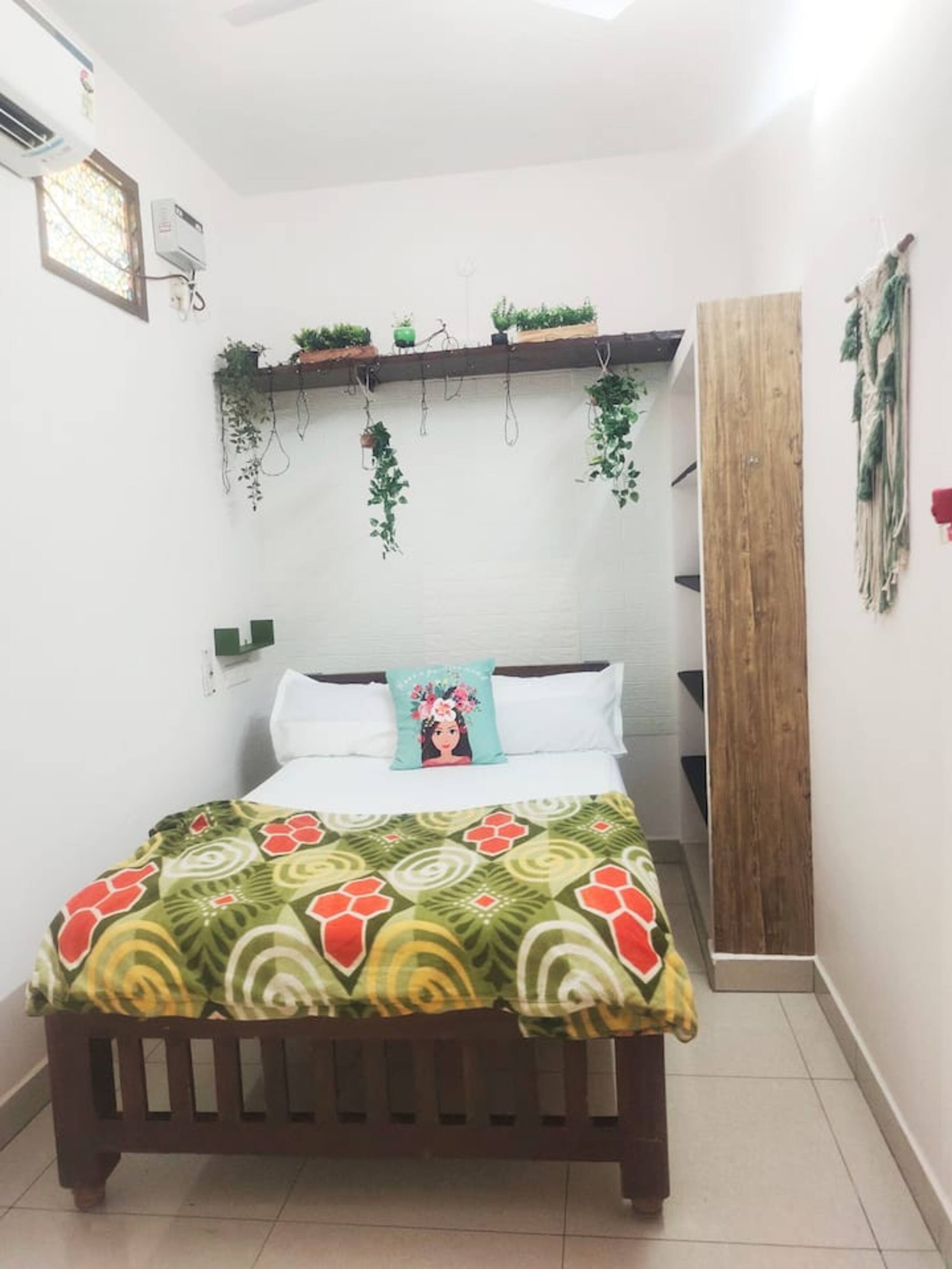 Happy green 2BHK with balcony 2 3 km Rock Beach - Emerald - Tap to explore photos