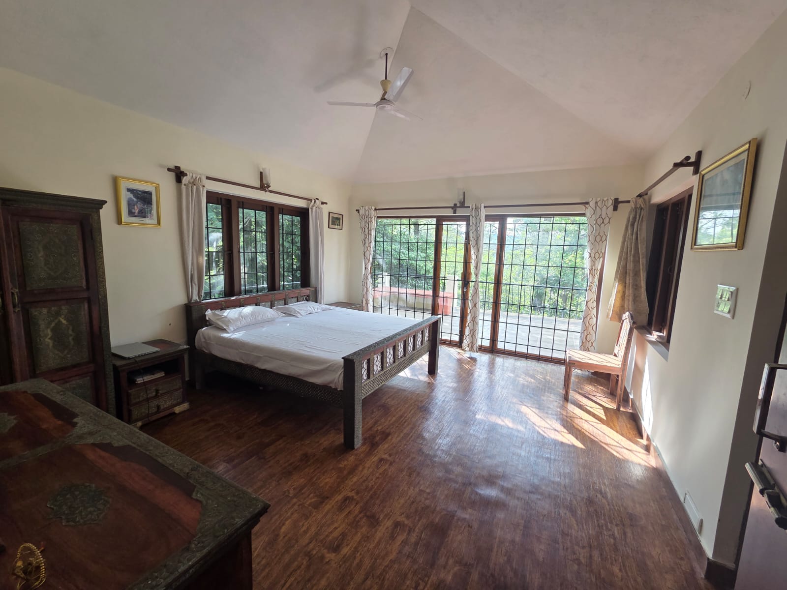 Cloud 9 Yercaud Luxury Villa w Views - Tap to explore photos