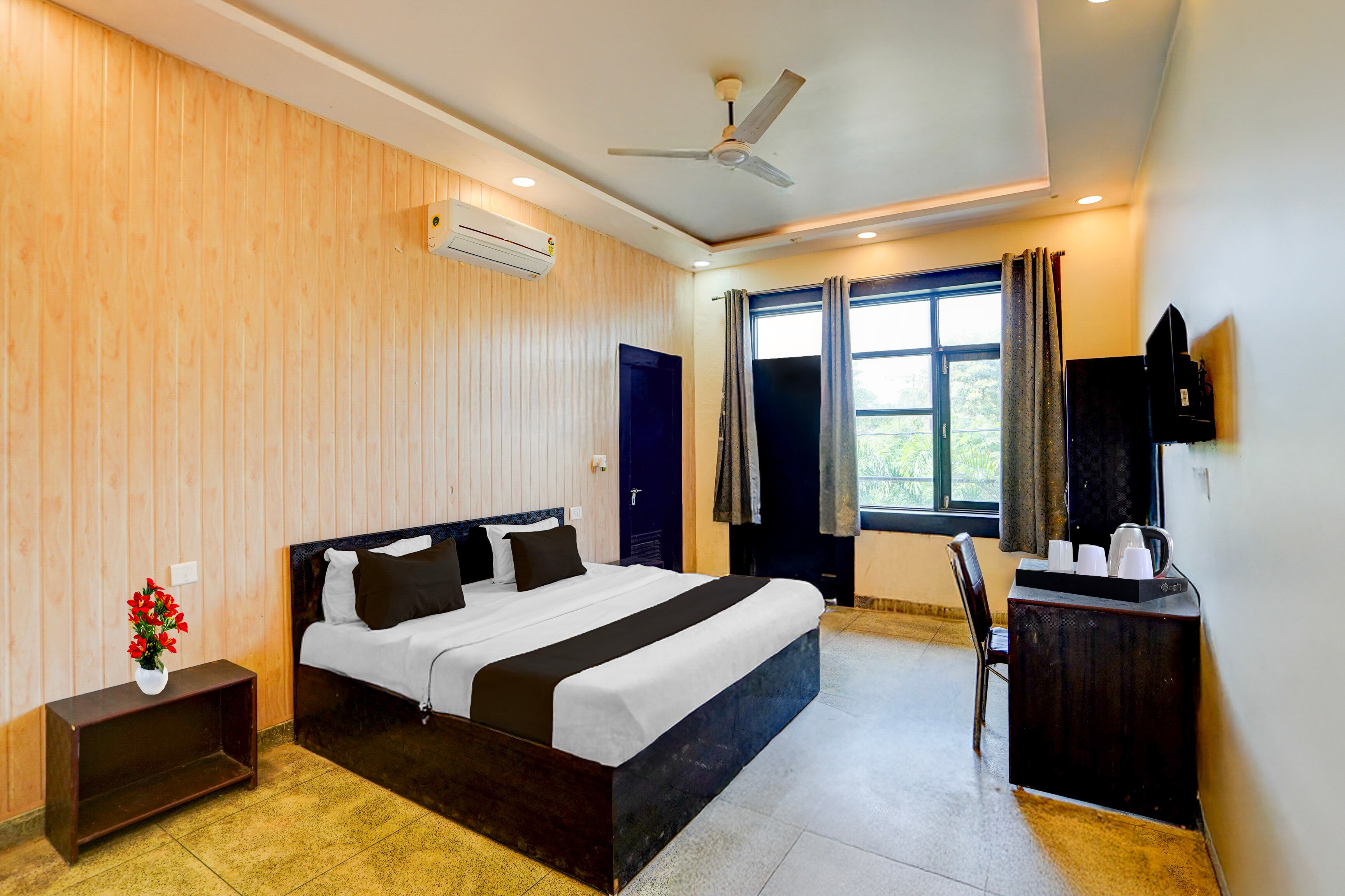 Super Collection O New Lucknow University Campus Formerly Tulsi Hotels And Lawn - Tap to explore photos