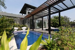 StayVista at 5 BHK @ The Charcoal Villa