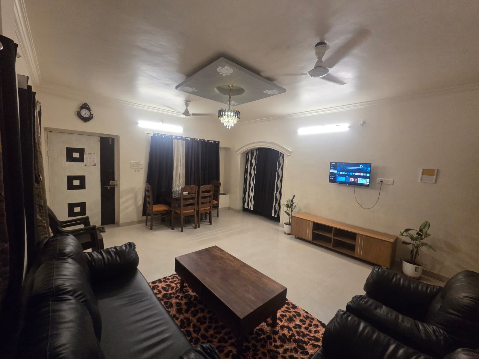 Sunshine villa 2 km from Pune airport - Tap to explore photos