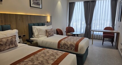 Avio Hotel Room Type - Executive Twin Bed Room with Airport View