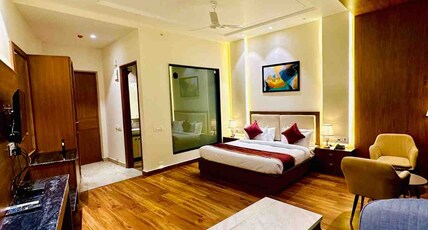 Hotel Dreamz Inn & Suites Siswan Room Type - King Bed Room with Front VieW
