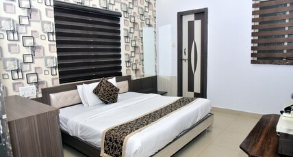 Hotel Saya Inn (Near Jiwaji University) Room Type - Executive Room