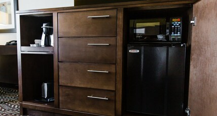 Holiday Inn Express & Suites SPRUCE GROVE - STONY PLAIN Room Type - King Accessible