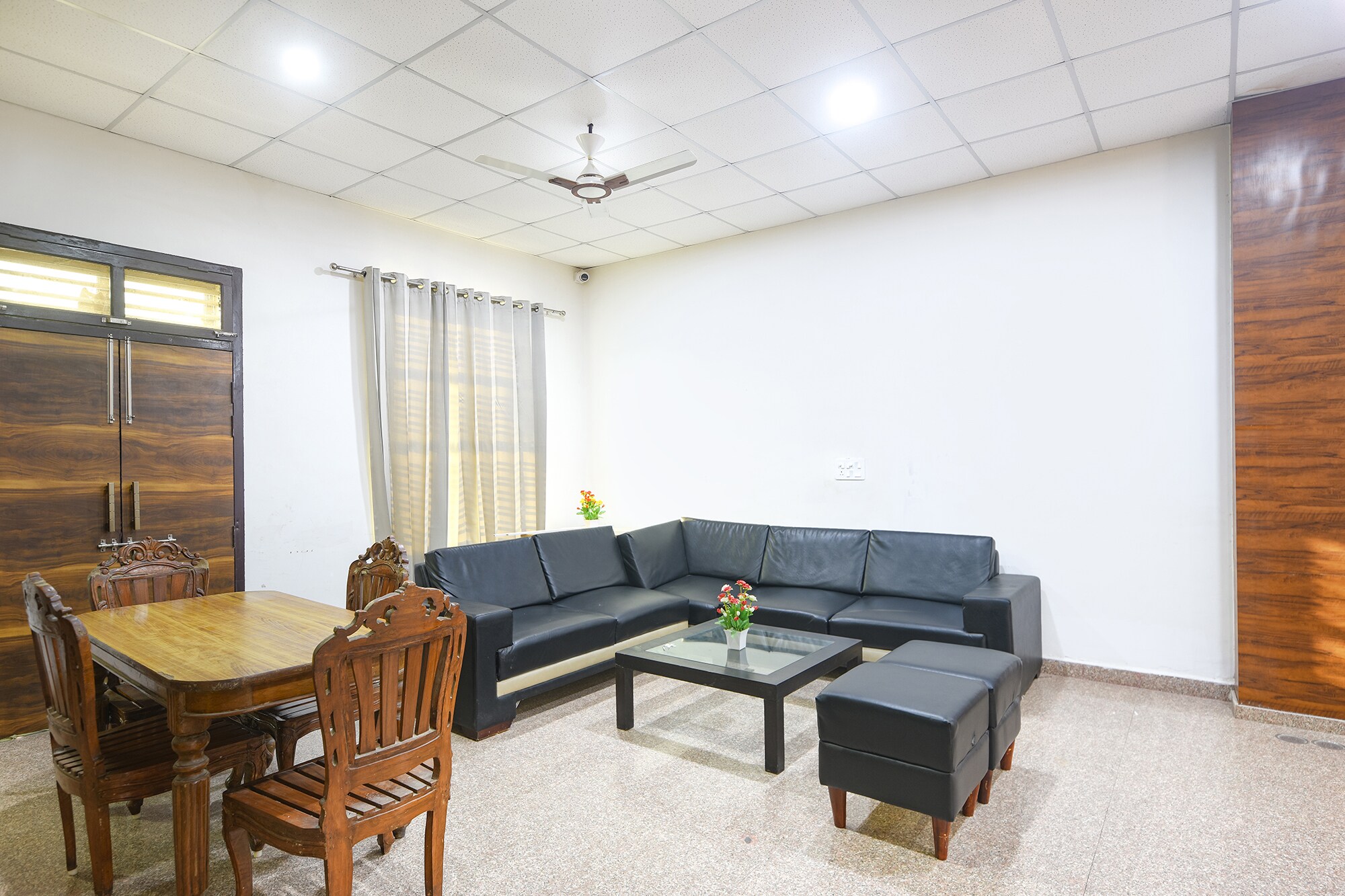 Hotel Rajhans Gurgaon - Tap to explore photos