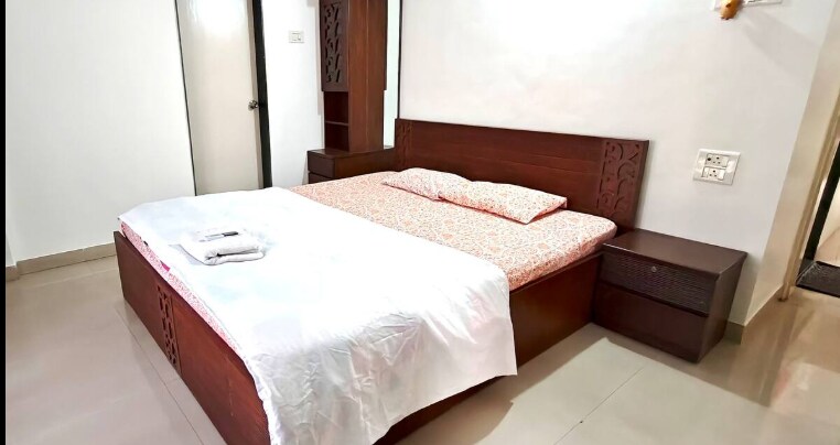 Bamboo Stays - 1BHK AC Suite with Kitchen at Hi St - Tap to explore photos