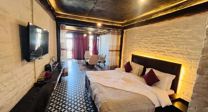 9 Bows - Landour Room Type - Vibration - Tarang Room