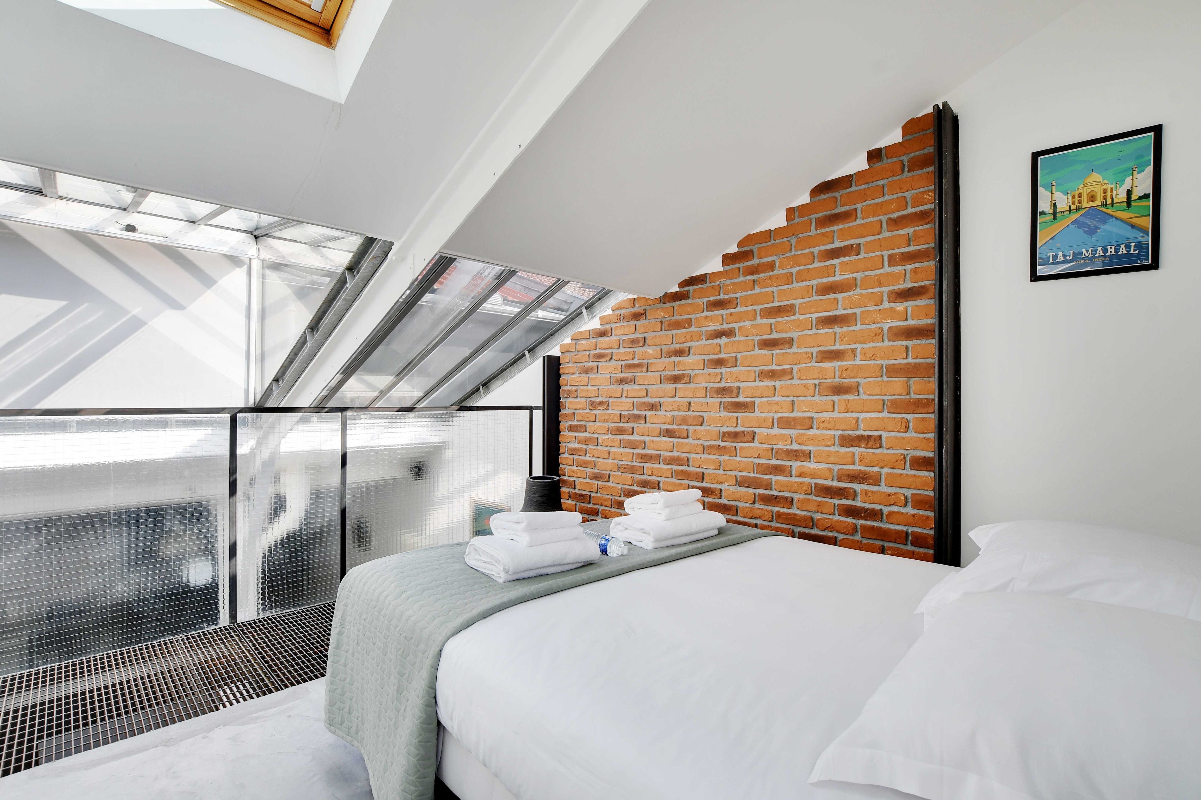 Chic & Spacious Loft - Terrace 3BR/6P Paris Center - Tap to explore photos