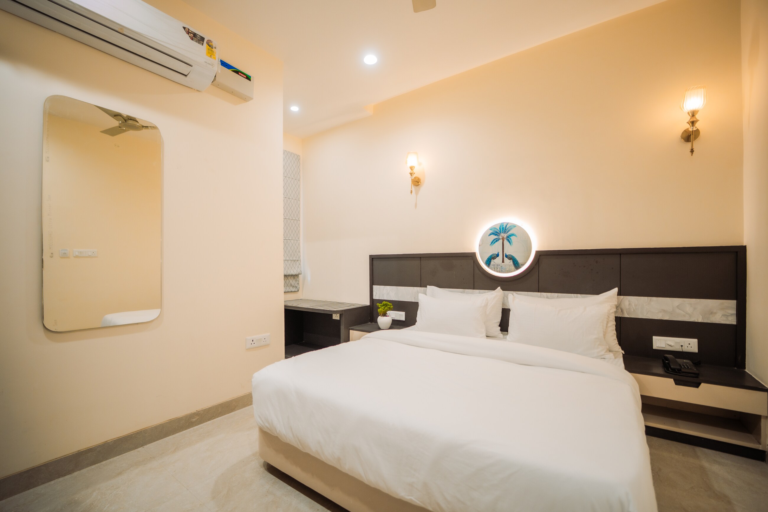 Hotel Shyam Dwar at Toran Dwar - Tap to explore photos